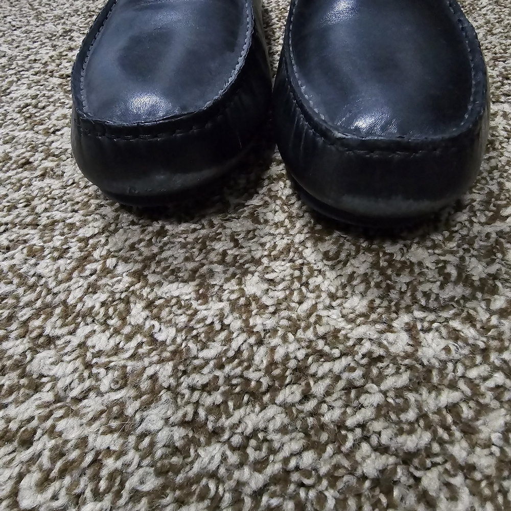 Gucci Black Leather Slip-On Loafers with Apron Stitching - Picture 2 of 10